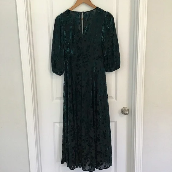 Calvin Klein. 3/4 sleeves. Black & green velvet floral. V-neck. High-low hem. - Picture 6 of 9